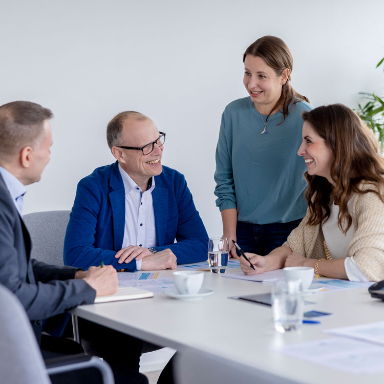 Noventiz Team während eines Meetings im Besprechungsraum